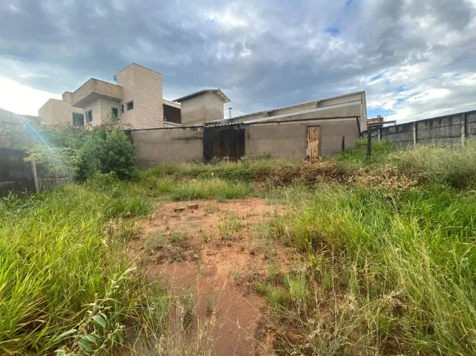 Lote à venda, 206,34m² na Avenida Diamante no bairro Sapucaias II