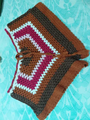 Short crochê tamanho G, ajustáve, colorido l. Cada um custa R$ 60,00