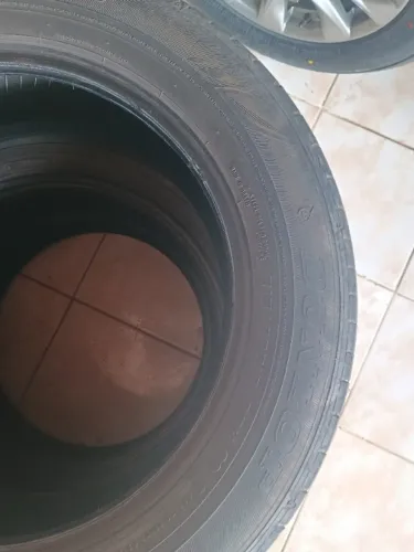 Pneus Dunlop original 215/60/R17: R$ 50,00 cada.