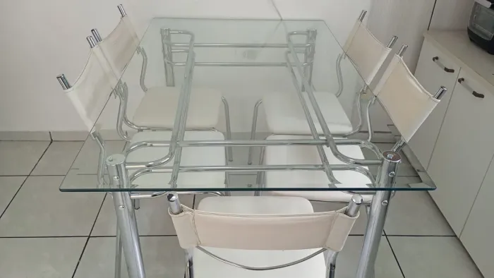 Mesa sem as cadeiras
