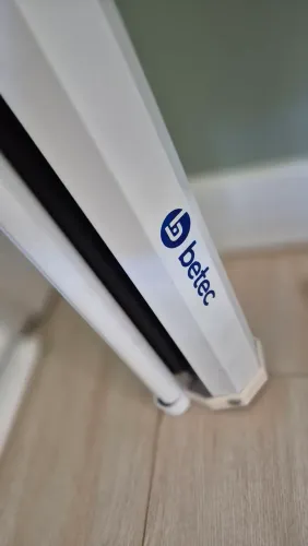 Tela de projeção elétrica Betec BT4575 120 polegadas 