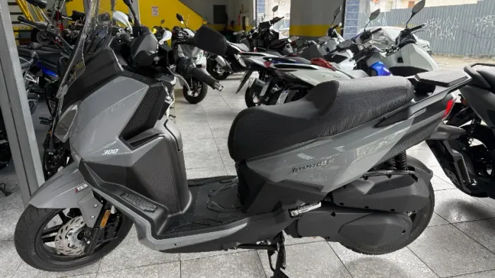 Joyride 300 Abs com 1.200 kms
