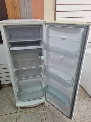 Geladeira consul degelo seco