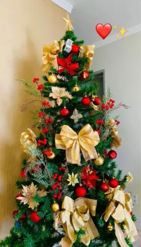 Árvore de Natal 2,10 m Completa com Todos os Enfeites - Kit Completo