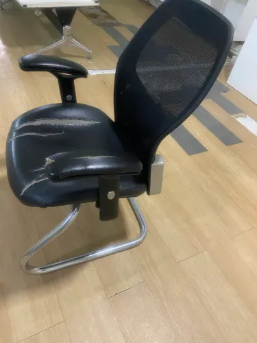 Vendo cadeira de escritório com pé inox