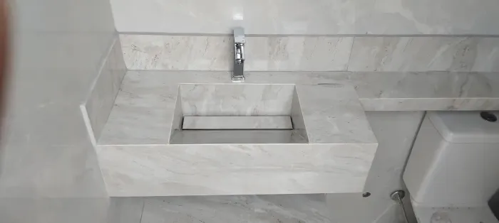 Pia com bancada lateral 