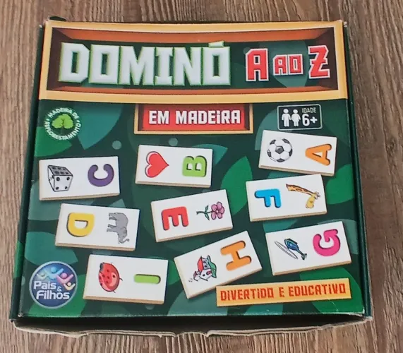 Dominó de madeira do alfabeto