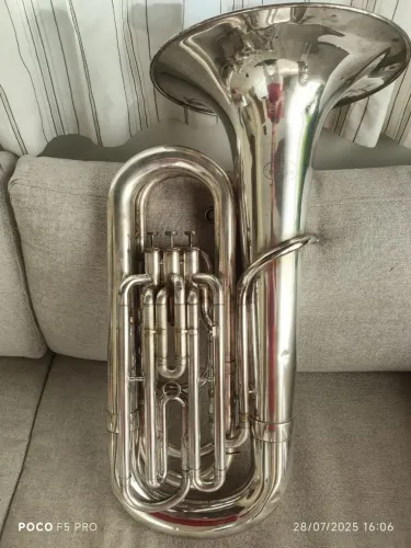 Tuba marca besson