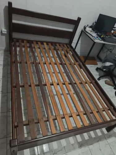 Cama de madeira maciça