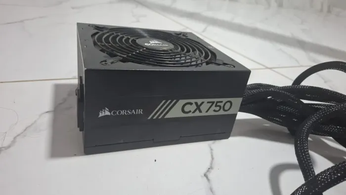 Fonte Corsair CX750