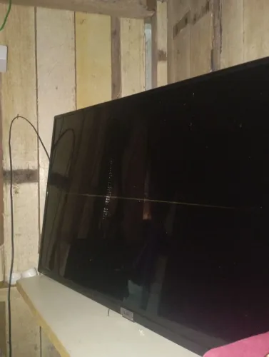 Vende-se tv TCL 42 polegadas.