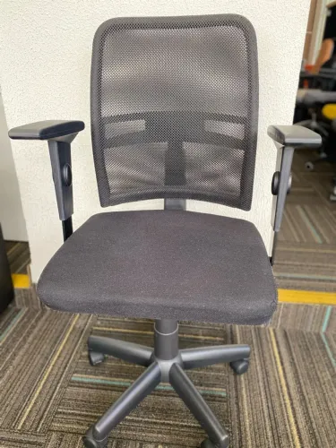 Cadeira ergonômica Cavaletti