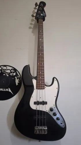 Contrabaixo elétrico EAGLE