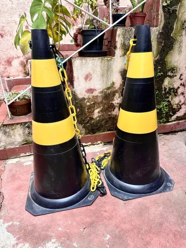 2 Cones Sinalização P/ Estacionamento 75cm + Brinde