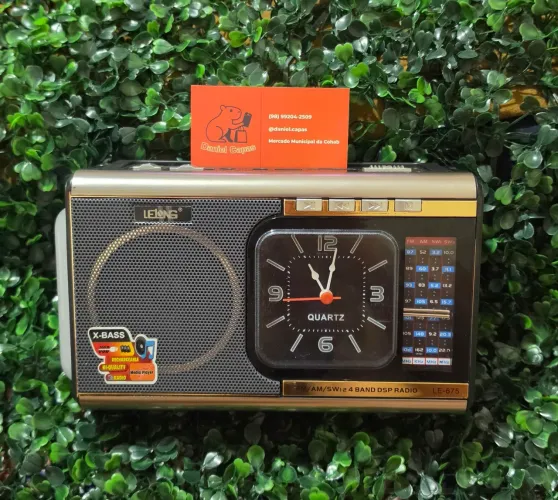 Rádio Recarregável com Relógio