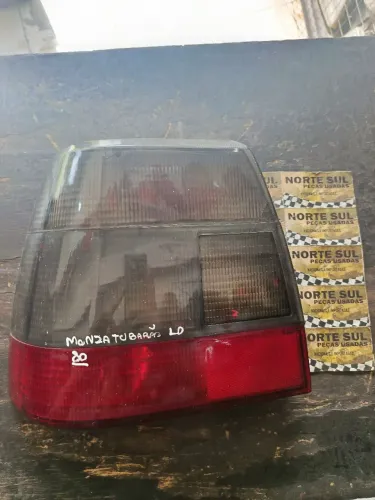 Lanterna traseira lado direito Monza tubarão 
