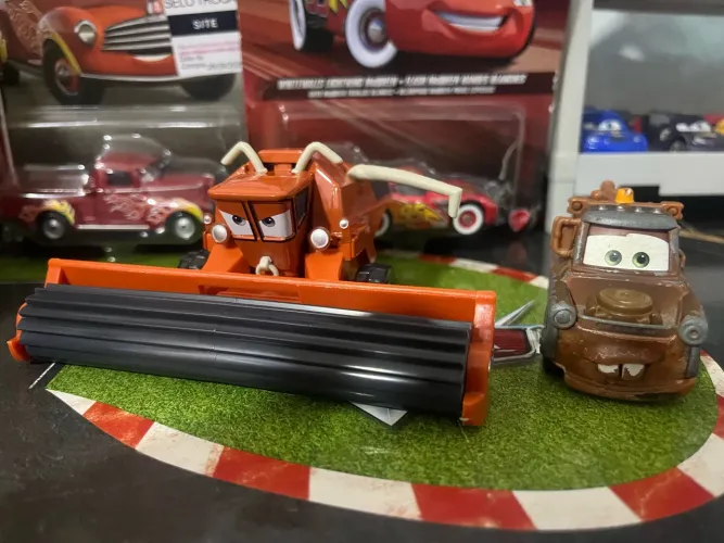 Cars Disney pixar Frank e mate 