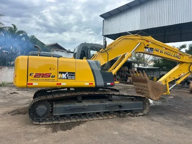 Escavadeira Hidráulica New Holland E215B 2012