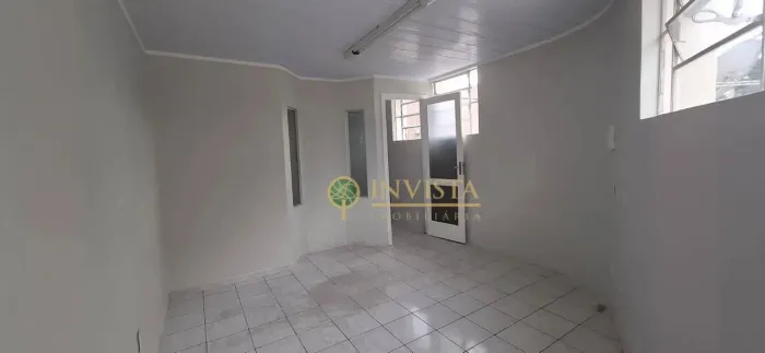 Sobreloja com 32m² - Locação em Coqueiros.