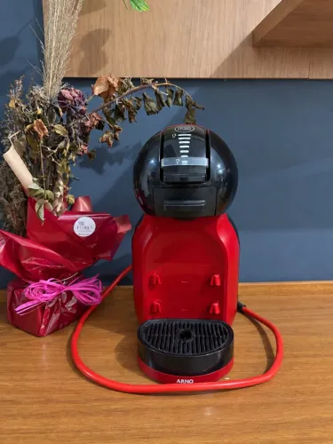 CAFETEIRA DOLCE GUSTO 