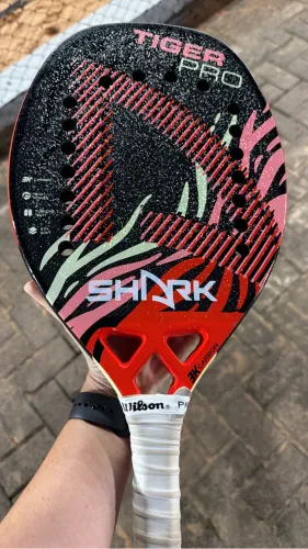 Raquete pouco usada shark