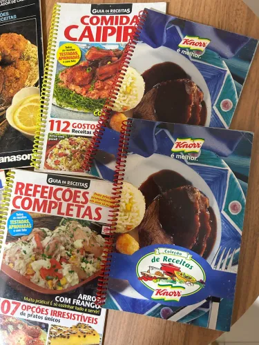 Lote com 5 livros antigos de receitas