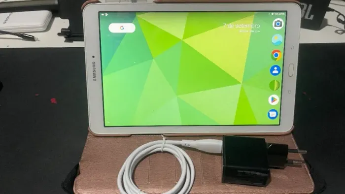 Tablet Samsung Galaxy Tab E 9.6" (SM-T560) Branco - Atualizado Android 7.1.2 + Cartão SD