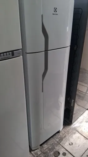 Vendemos essa geladeira elextrolux DC35A,90 dias de garantia