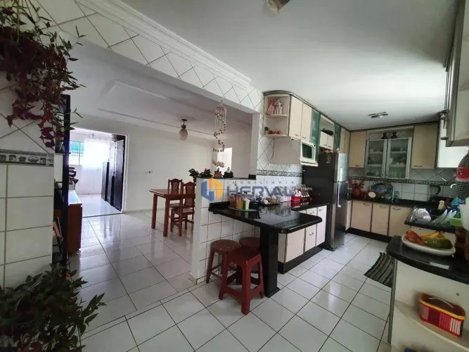 Casa com 3 quartos à venda, 250 m² - Conjunto Habitacional Sol Nascente - Maringá/PR