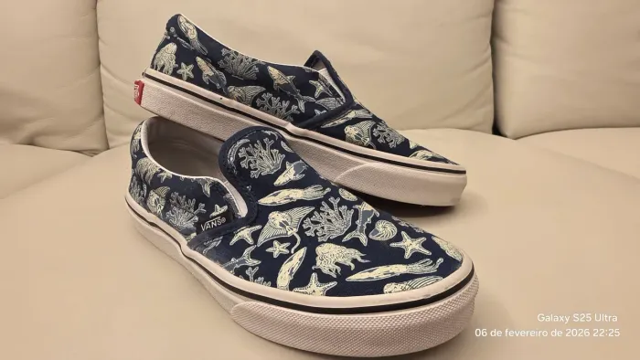 Tênis Vans infantil importado brilhante no escuro.