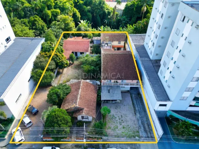Terreno Comercial com Alto Potencial Construtivo Próximo ao Fórum e à Vila Germânica