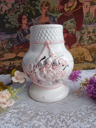 Vaso Cachepô de cerâmica com detalhes em relevo 