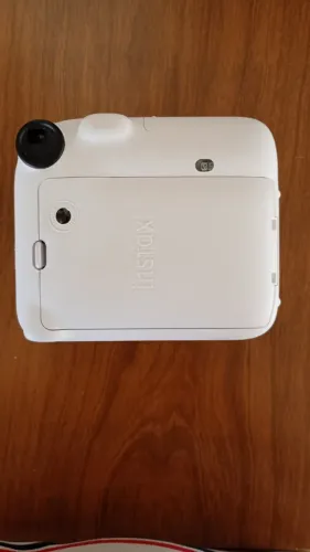 Câmera instantânea Fujifilm Instax Mini 12 branca KITKAT + Pack 10 filmes