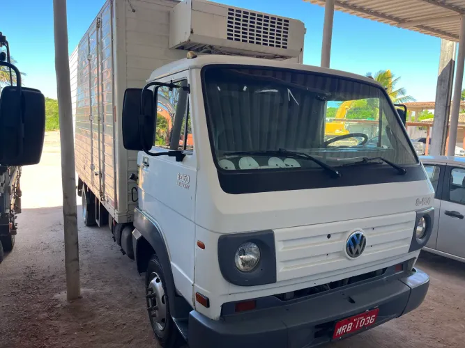 VW 8 150 Delivery baú refrigeração 