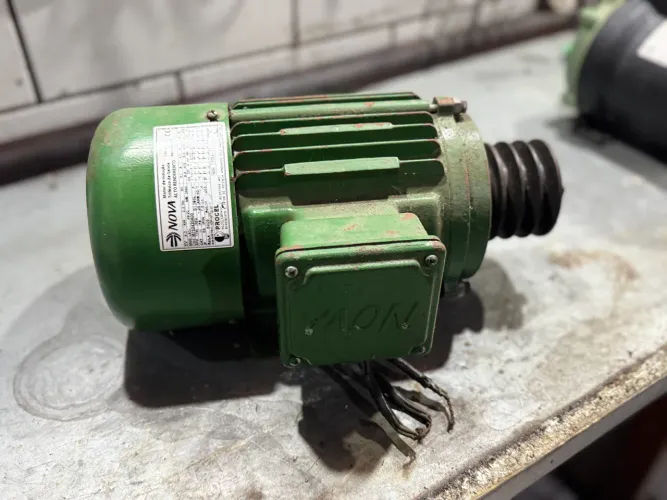 Motor trifásico blindado elétrico 3CV