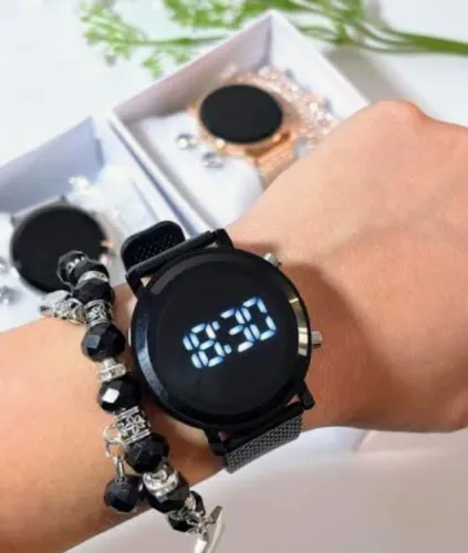 Vendo conjunto de relógio e pulseira preto 