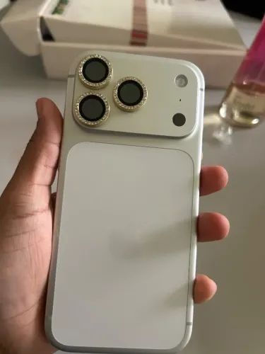 iPhone 17