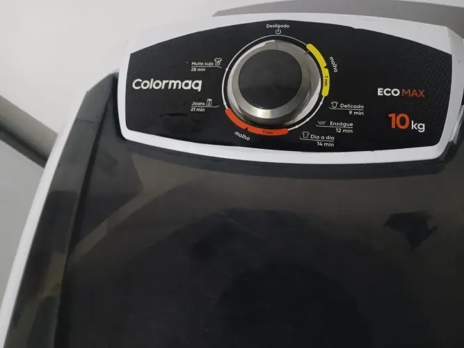 Vendo um tanquinho de lavar roupa semi novo