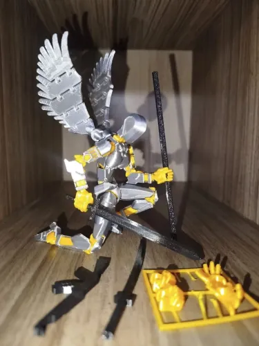 Boneco de ação articulável 15 cm ( novo)