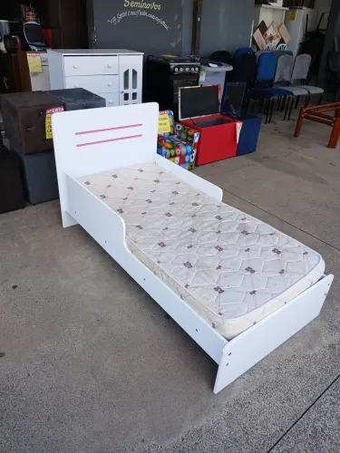 Cama infantil + cochao seminova.