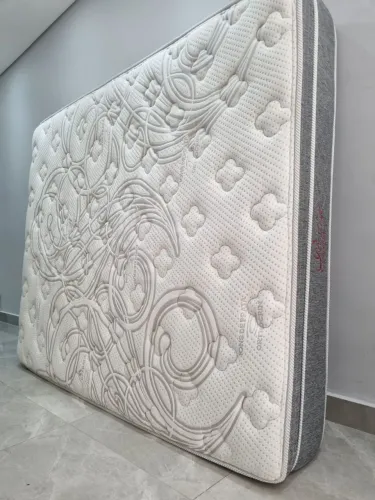 Colchão Queen luxo, Muito bom Aceito Cartão e Entrego