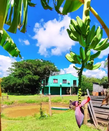 Sítio no centro com casa e galpão