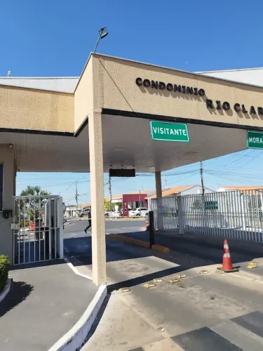 Casa para alugar com 2 quartos sendo 1 suíte e piscina bairro Jardim Imperial
