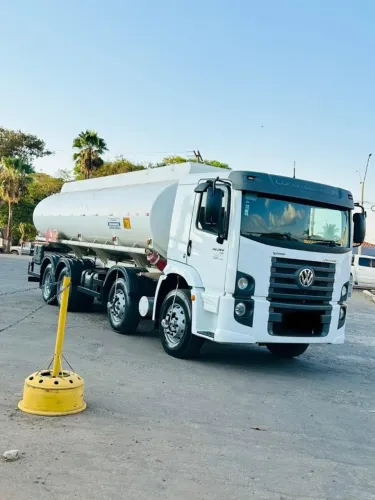 CAMINHÃO VOLKWAGEN VW /30.280 8X2 BI TRUCK 2022/23 COM TANQUE COMB. 23,000 Lts BAIXA KM