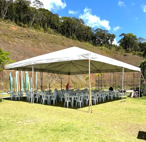 Vendo tenda 10x10 metros NOVA- piramidal - entregue e montada nova