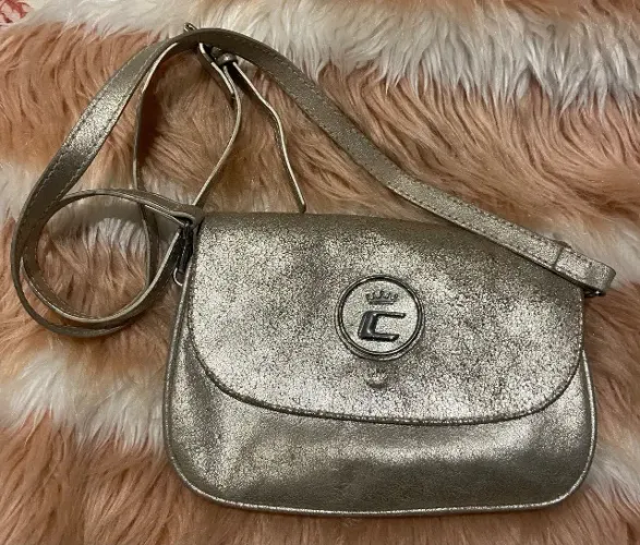 Bolsa Original Carmim em couro stonado na cor prateada