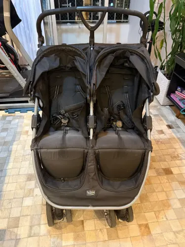 Carrinho Duplo Lado a Lado Britax - Praticidade para o dia a dia!