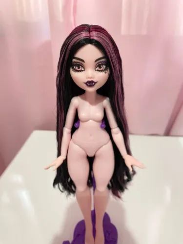 Monster High Skulltimate Sucata draculaura