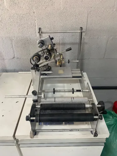 ROTULADORA SEMI-MANUAL RSMD 250 (CALVALTEC)