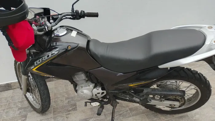 Vendo moto honda 150 bross 2012